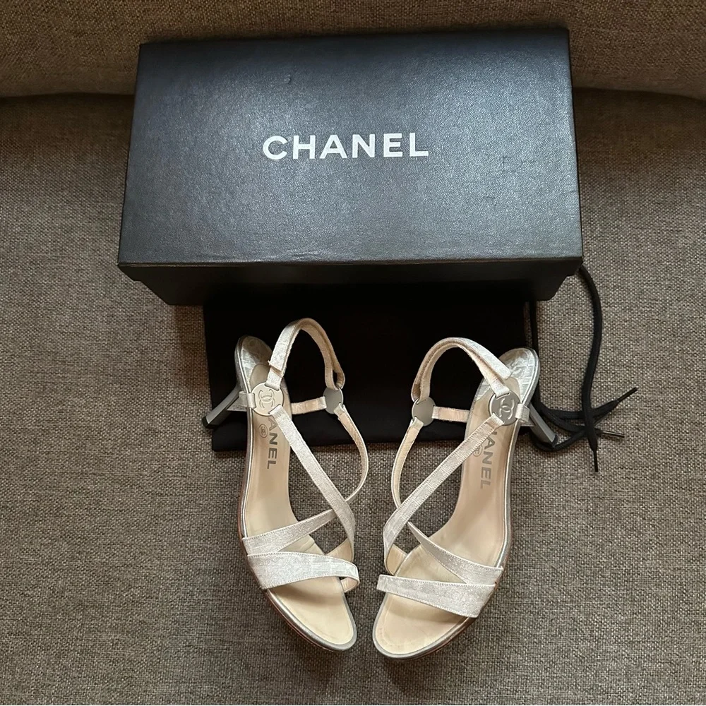 Vintage silver Chanel strappy heels - Picture 9 of 10